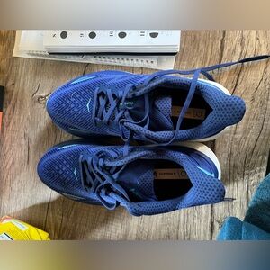 Hoka Clifton 9 sneakers size women’s 9